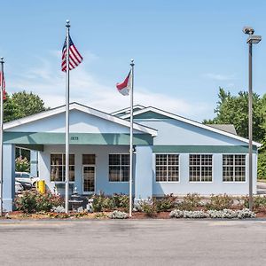 Super 8 By Wyndham Fayetteville